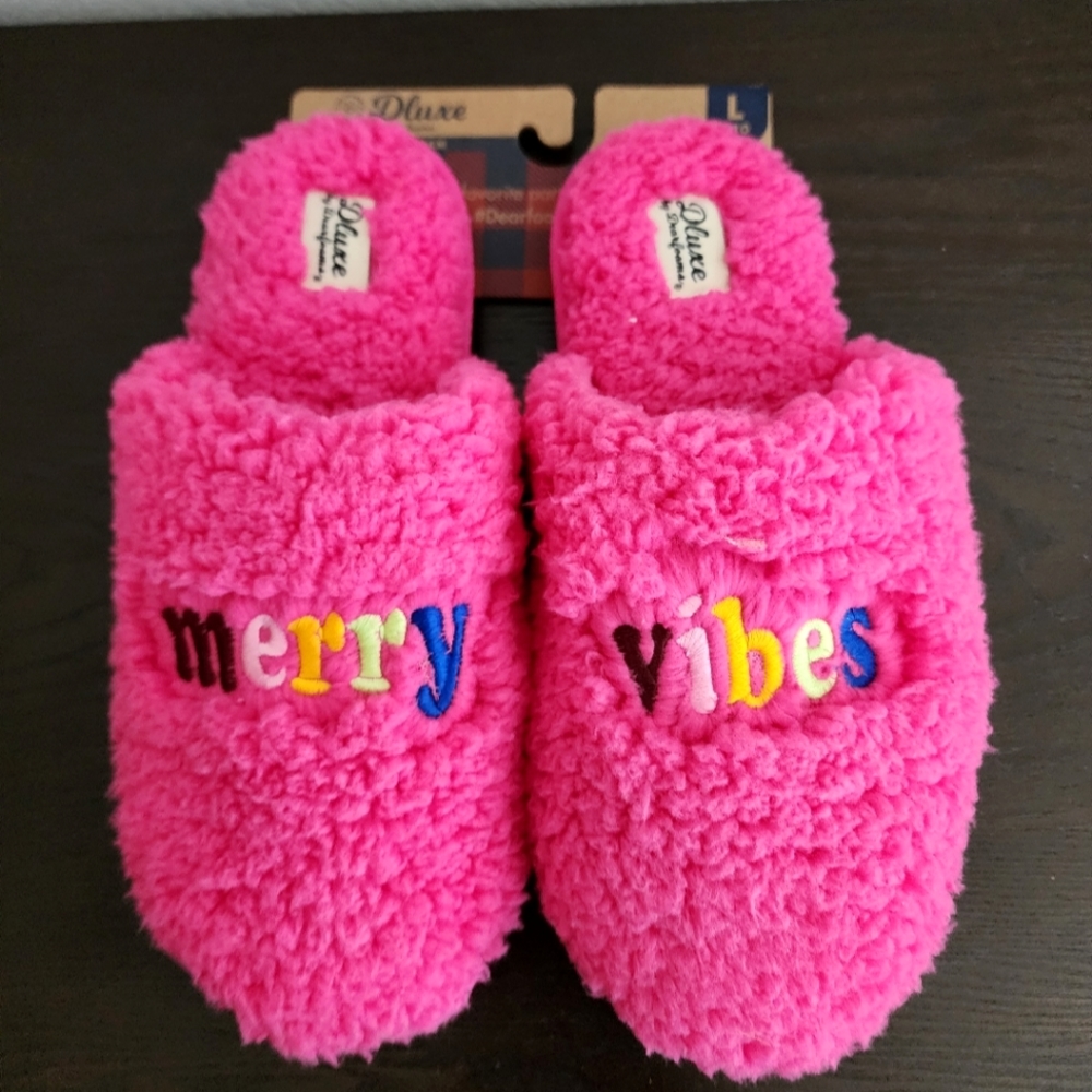 Dearfoam Holiday Slippers